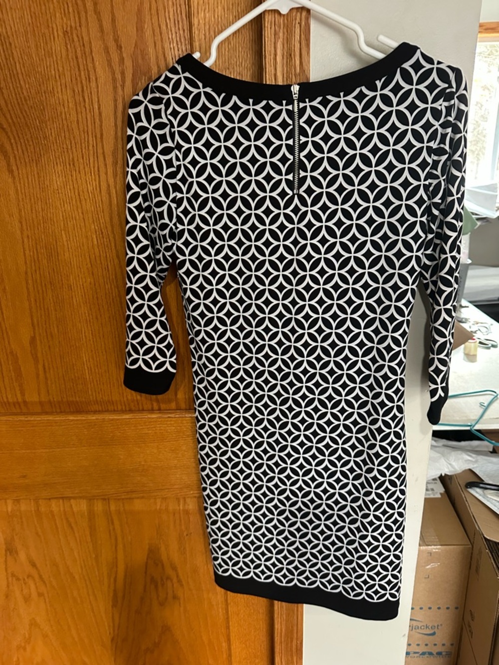 White House Black Market Black White Geometric Sheath Dress 3/4 Sleeve Stretch - Picture 2 of 5